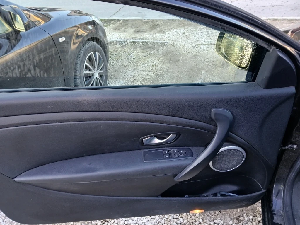 Renault Megane Coupe, снимка 8 - Автомобили и джипове - 55553796
