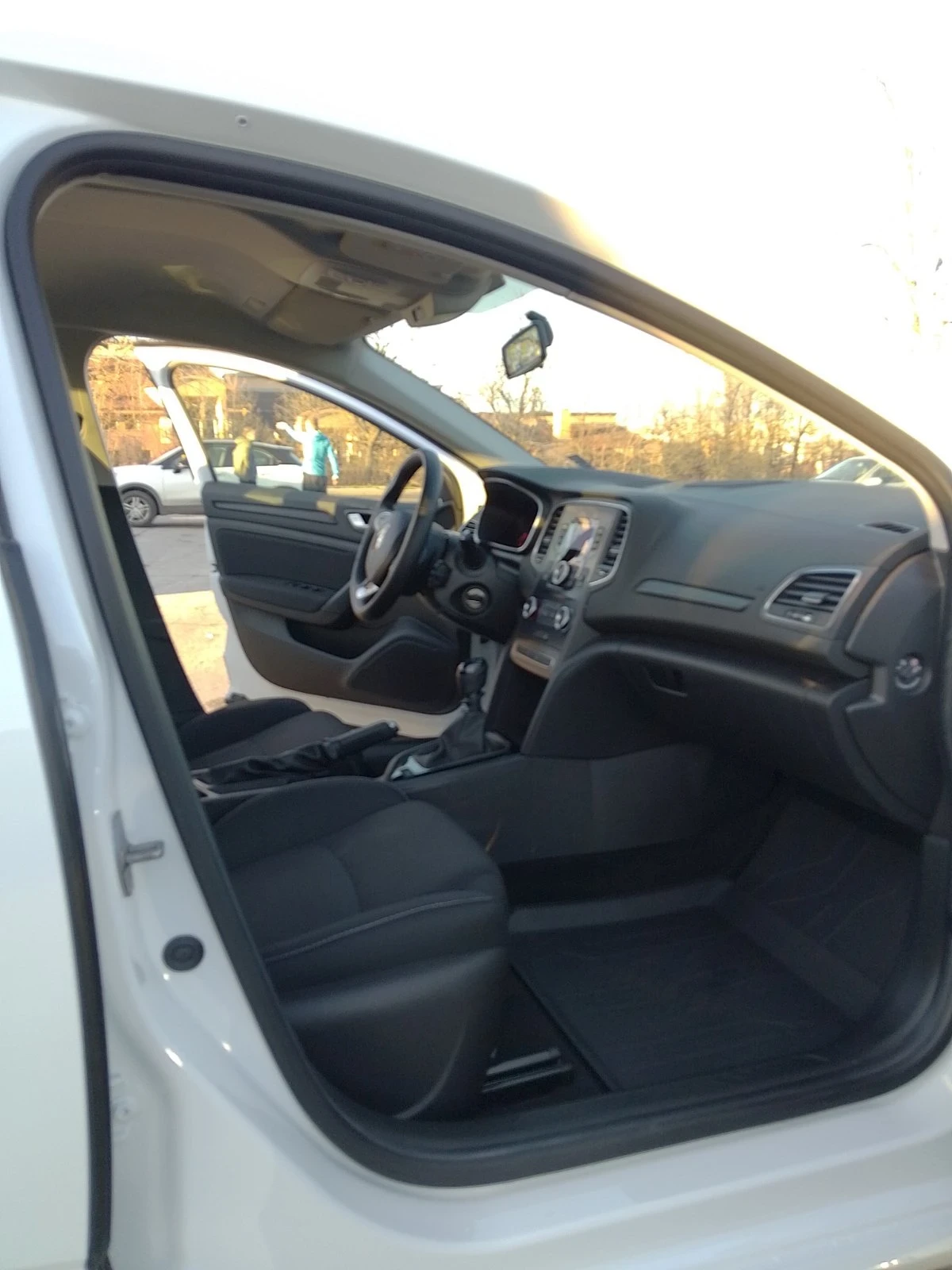 Renault Megane Фейслифт, снимка 9 - Автомобили и джипове - 55674032