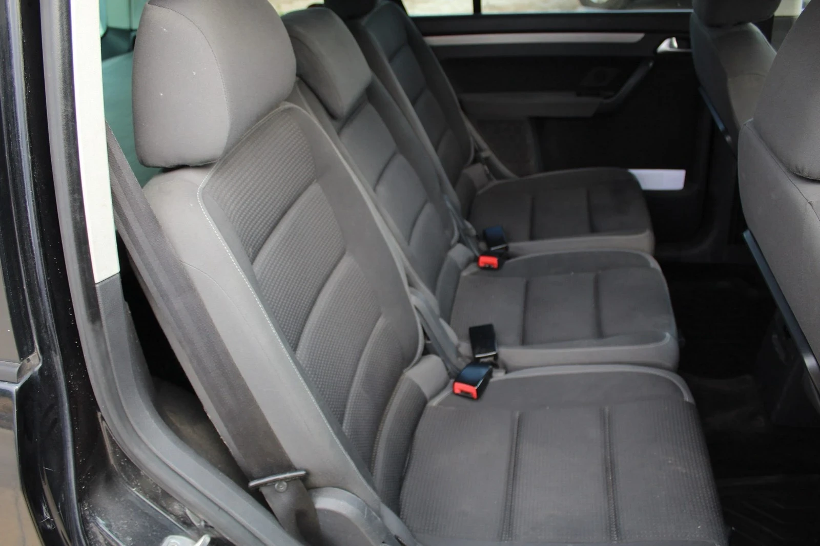 VW Touran 1.9, снимка 11 - Автомобили и джипове - 55675466
