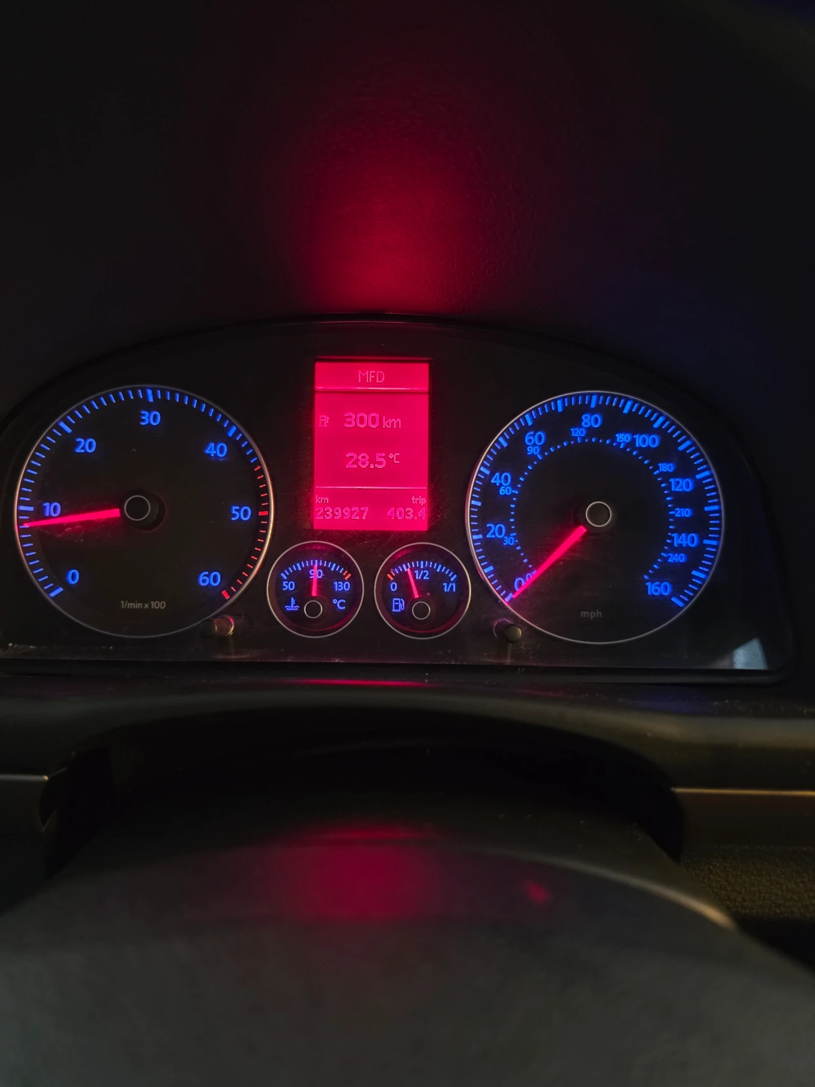 VW Touran 1.9, снимка 9 - Автомобили и джипове - 55675466