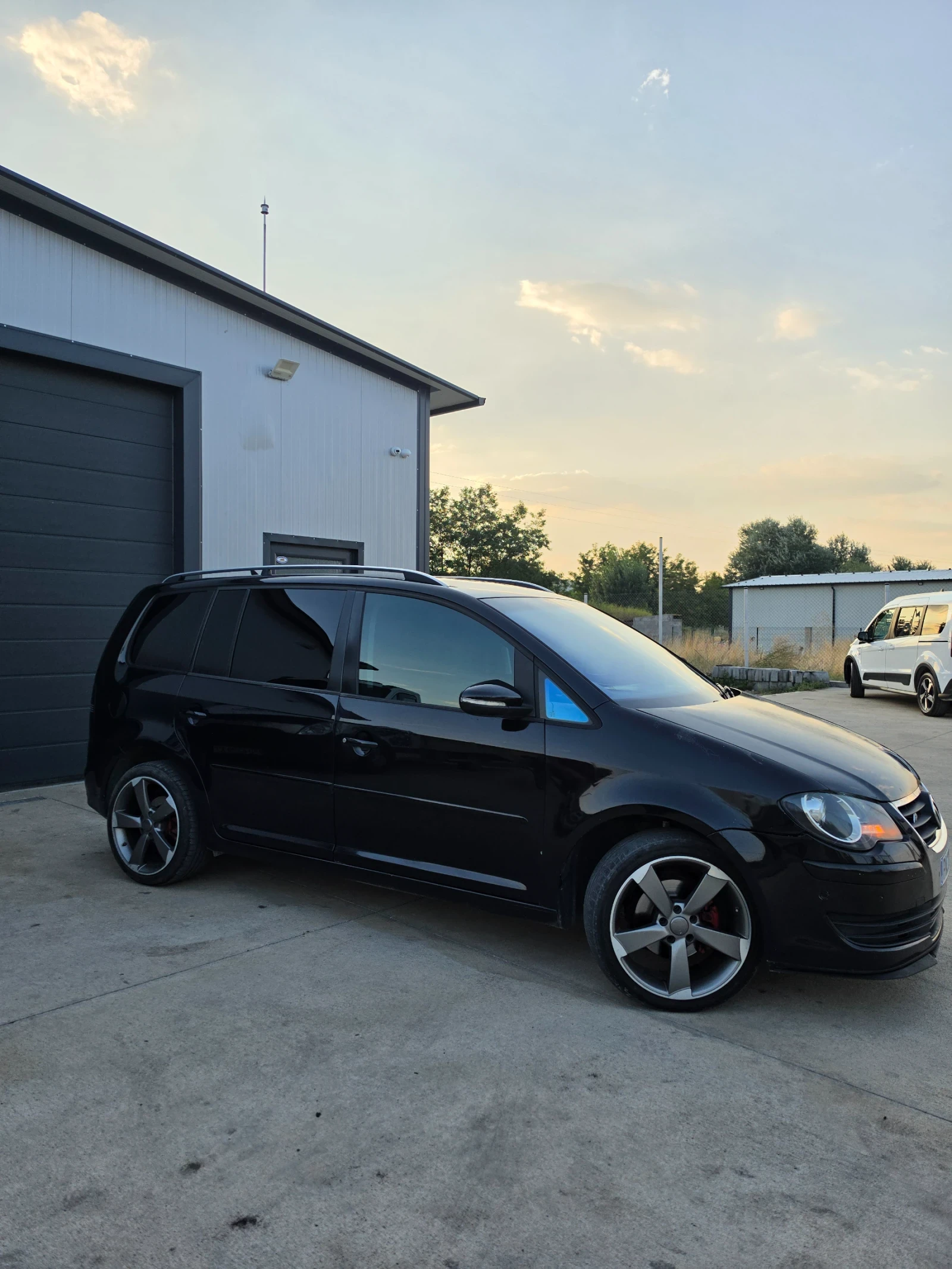 VW Touran 1.9, снимка 3 - Автомобили и джипове - 55675466