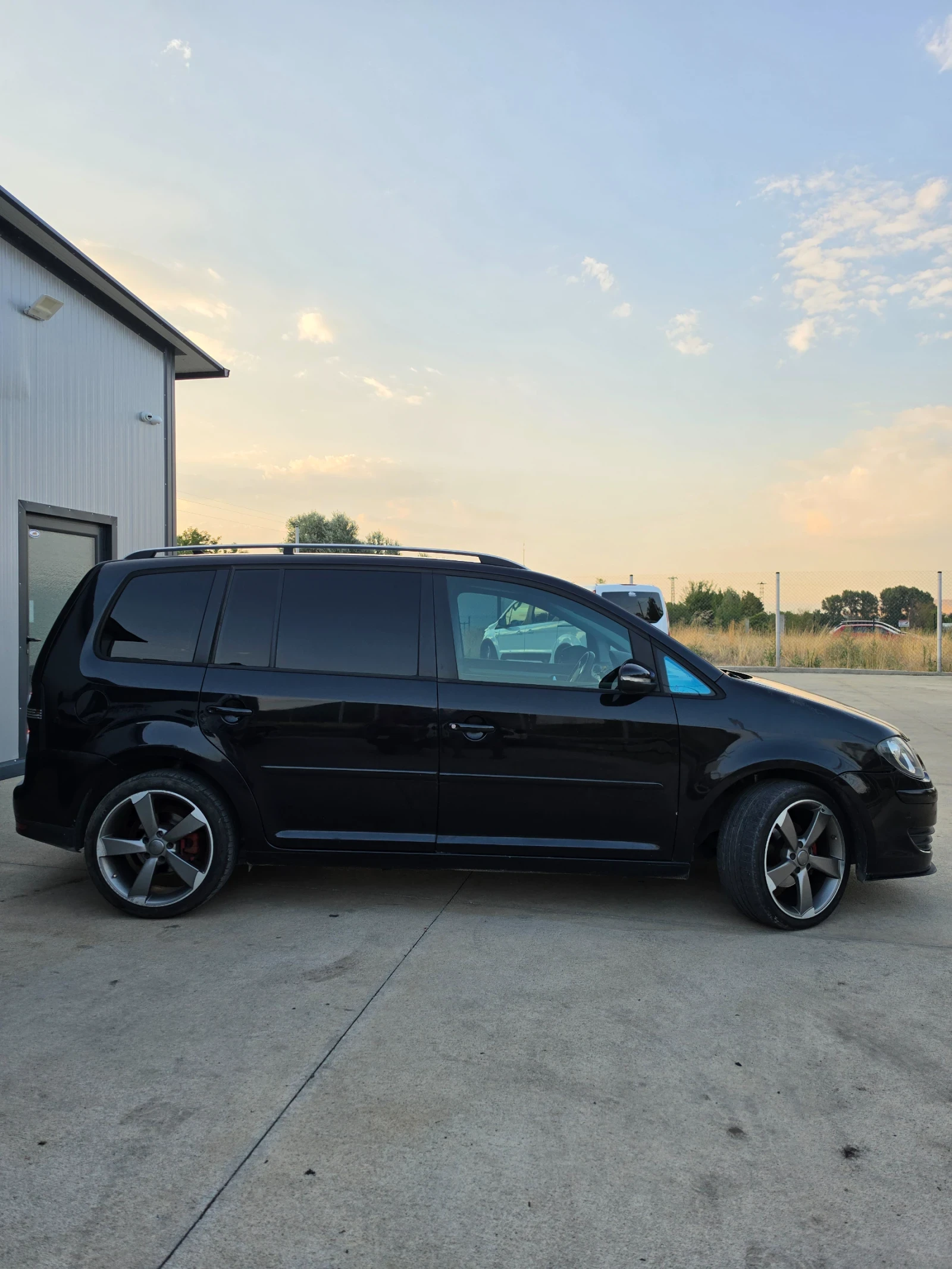 VW Touran 1.9, снимка 2 - Автомобили и джипове - 55675466