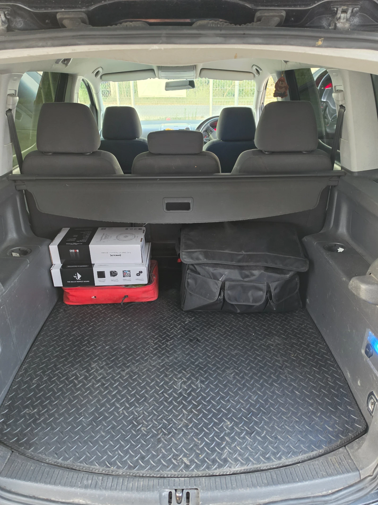 VW Touran 1.9, снимка 13 - Автомобили и джипове - 55675466