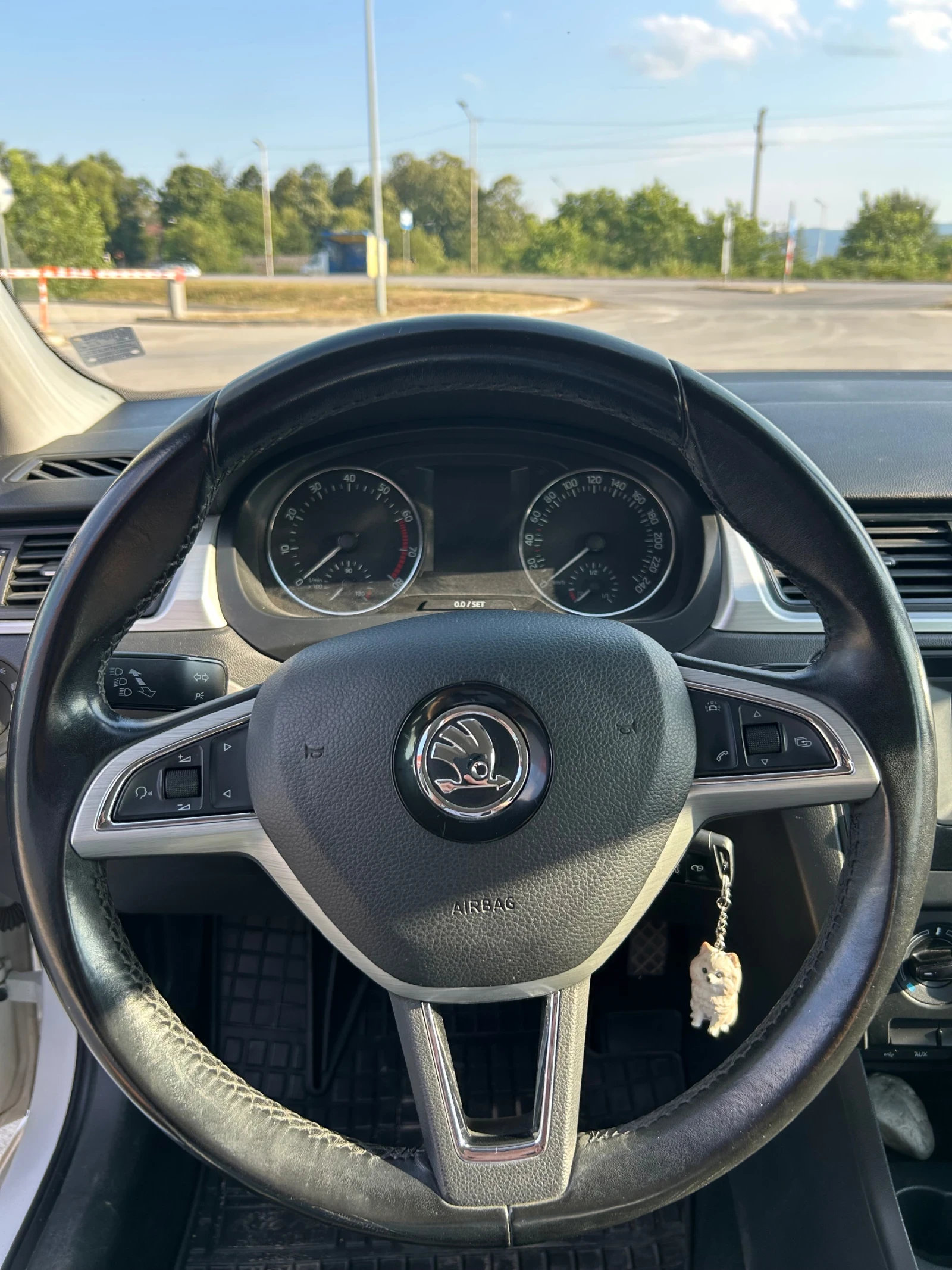 Skoda Rapid 1.2 TSI, снимка 12 - Автомобили и джипове - 56153781