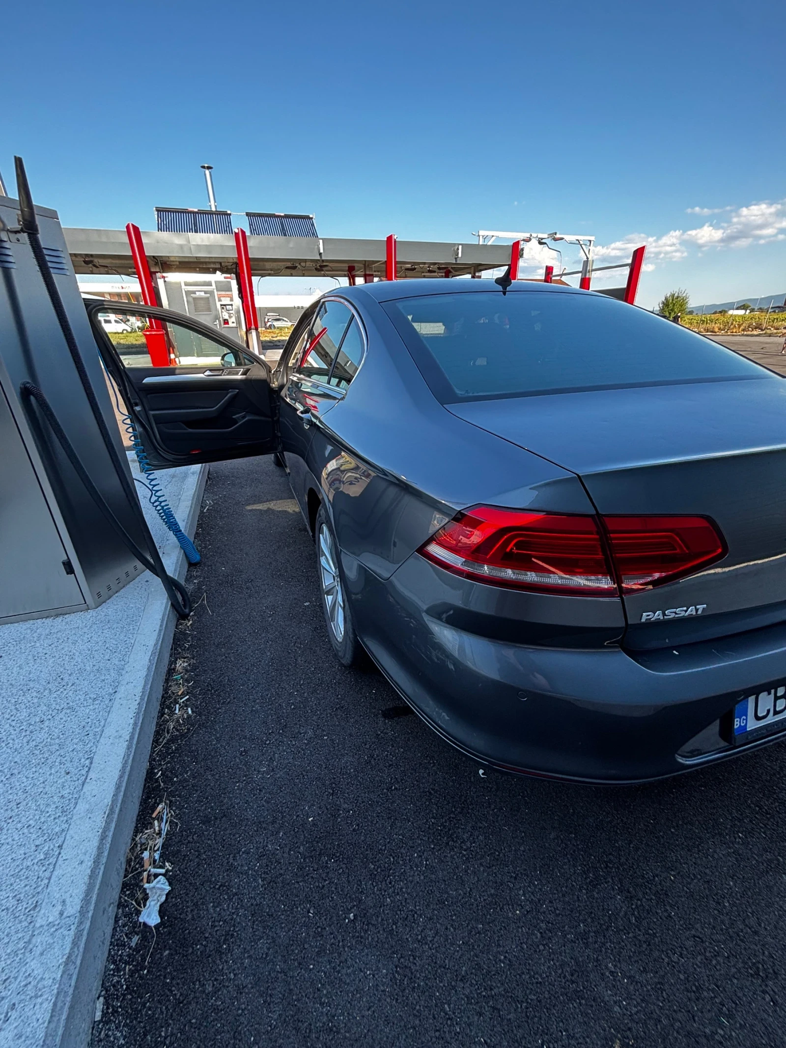 VW Passat B8 1.6 TDI, снимка 4 - Автомобили и джипове - 56384170