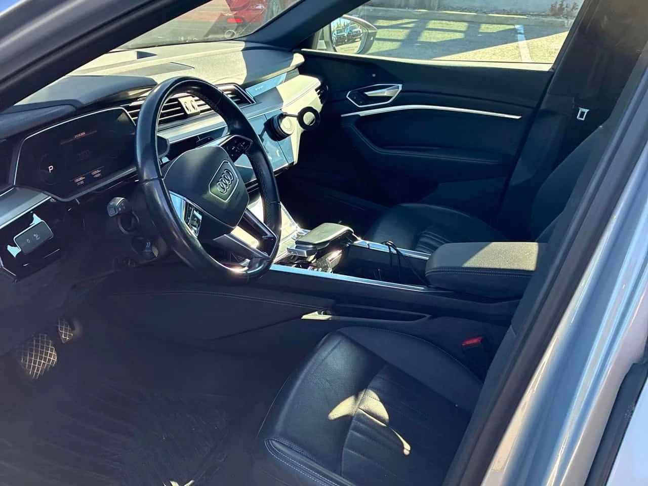 Audi E-Tron Progressiv * CARFAX * ОБДУХВАНЕ * ПАНОРАМА * , снимка 7 - Автомобили и джипове - 56636353
