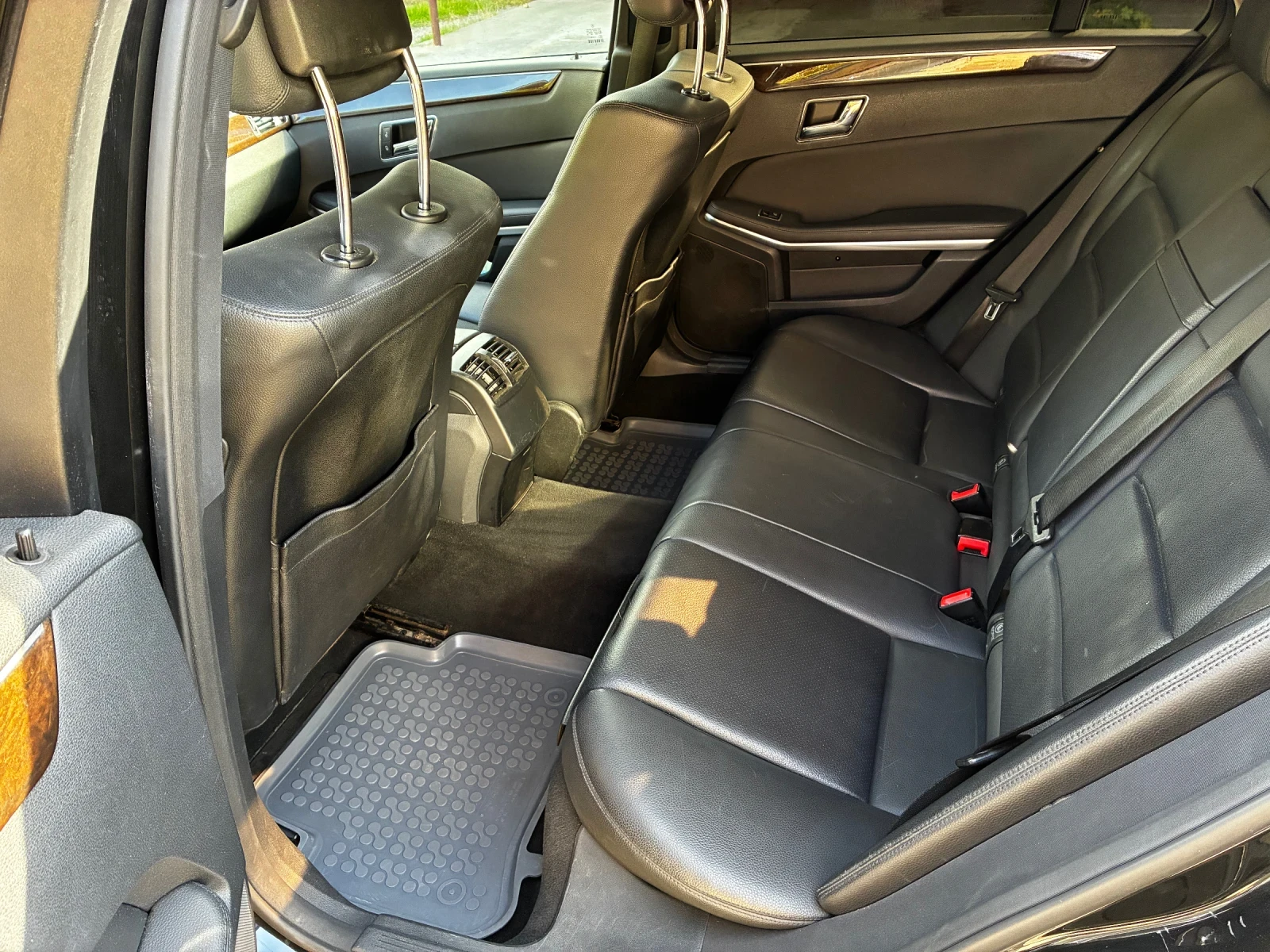 Mercedes-Benz E 220, снимка 9 - Автомобили и джипове - 56646162