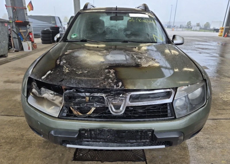 Dacia Duster 1.5dci, снимка 9 - Автомобили и джипове - 53077352