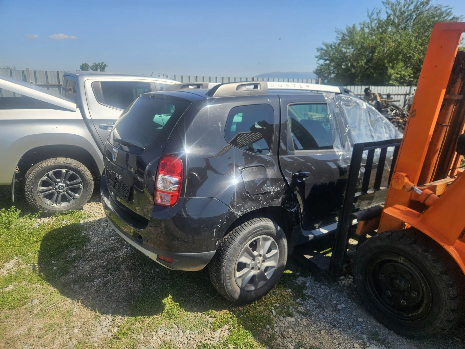 Dacia Duster 1.5dci/1.6i, снимка 14 - Автомобили и джипове - 53077352