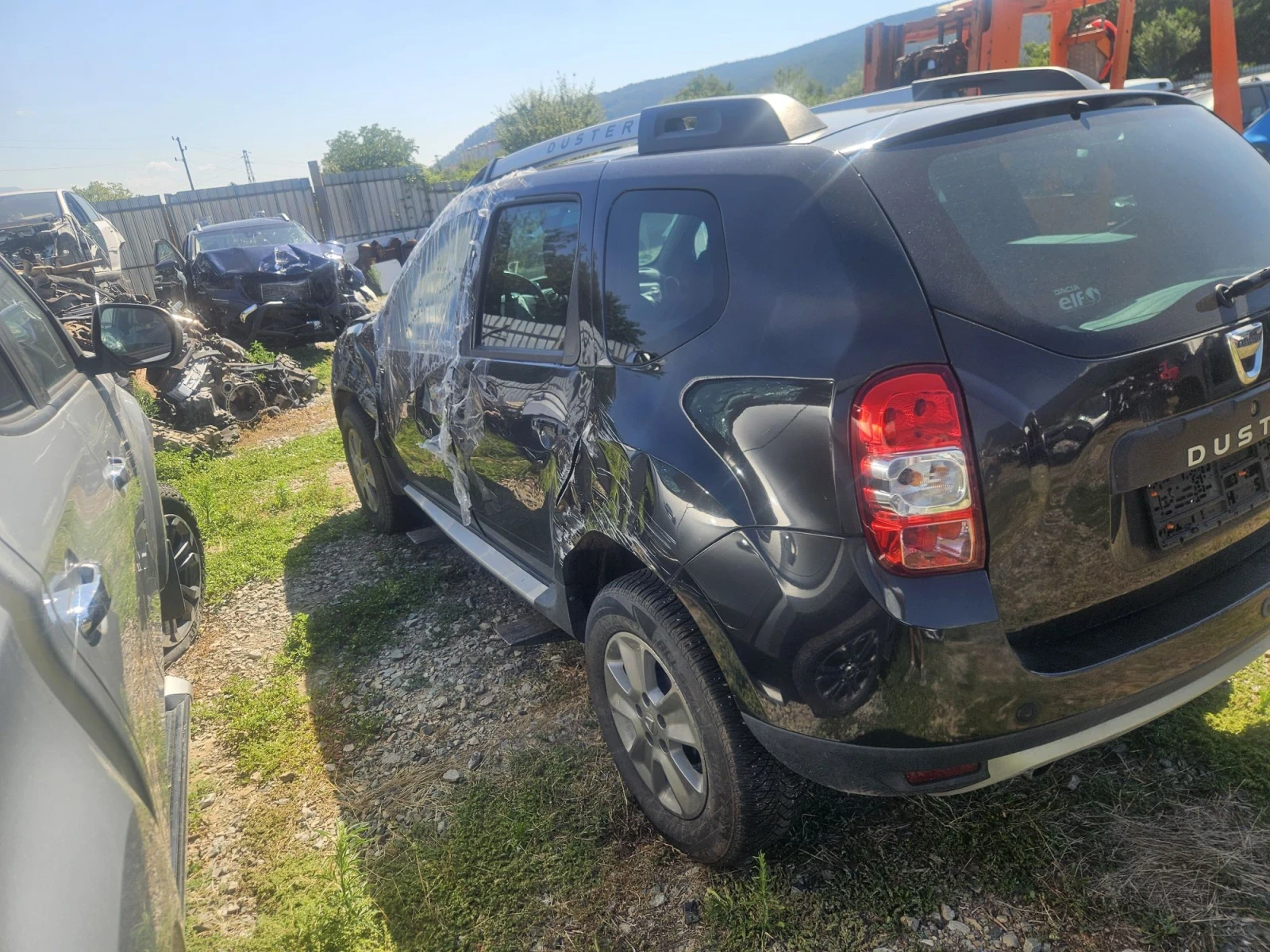Dacia Duster 1.5dci/1.6i, снимка 12 - Автомобили и джипове - 53077352