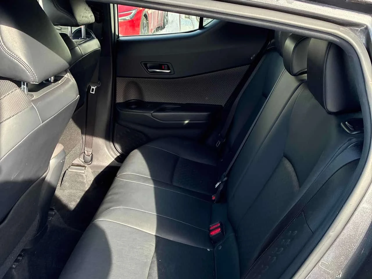 Toyota C-HR FWD  CARFAX, снимка 8 - Автомобили и джипове - 53729239