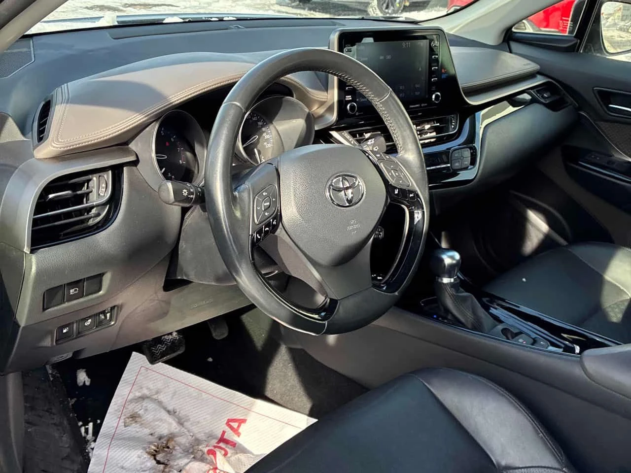 Toyota C-HR FWD  CARFAX, снимка 3 - Автомобили и джипове - 53729239