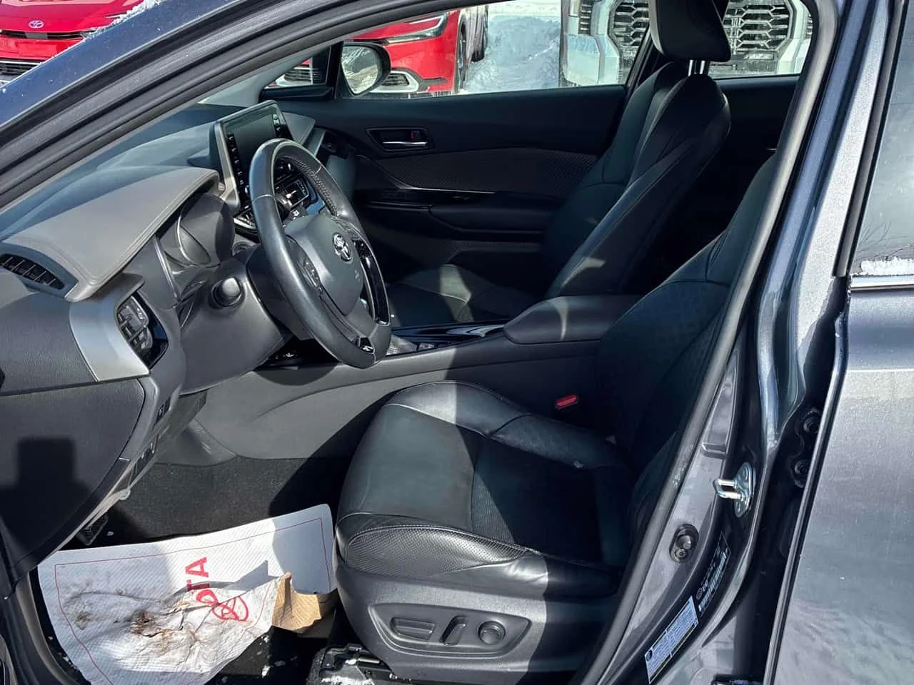 Toyota C-HR FWD  CARFAX, снимка 7 - Автомобили и джипове - 53729239