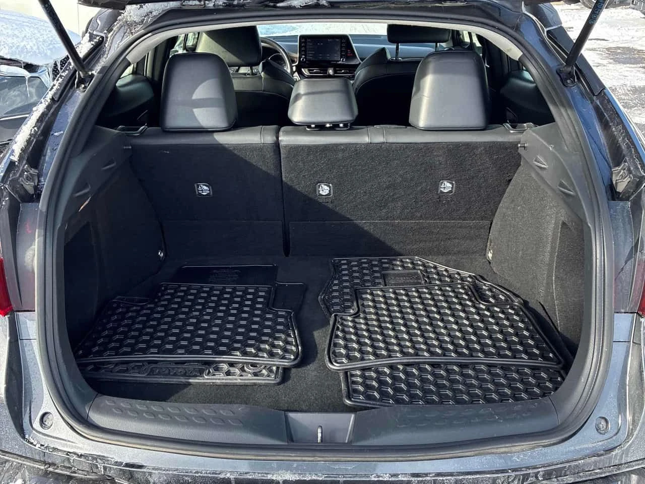 Toyota C-HR FWD  CARFAX, снимка 9 - Автомобили и джипове - 53729239