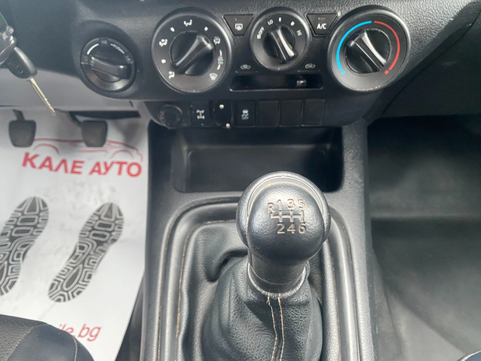 Toyota Hilux 2.4 D, MT, снимка 15 - Автомобили и джипове - 53997460