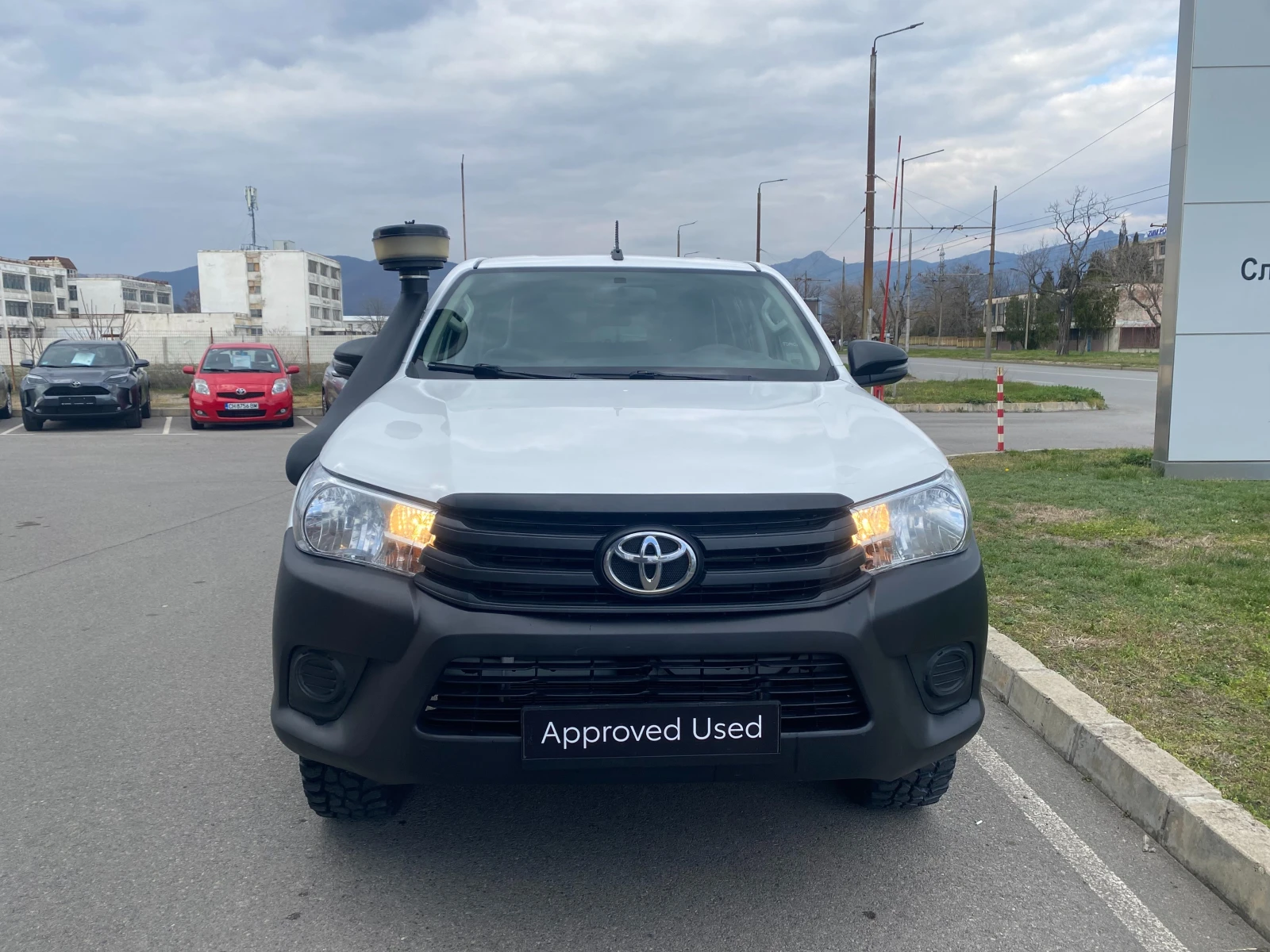 Toyota Hilux 2.4 D, MT, снимка 2 - Автомобили и джипове - 53997460