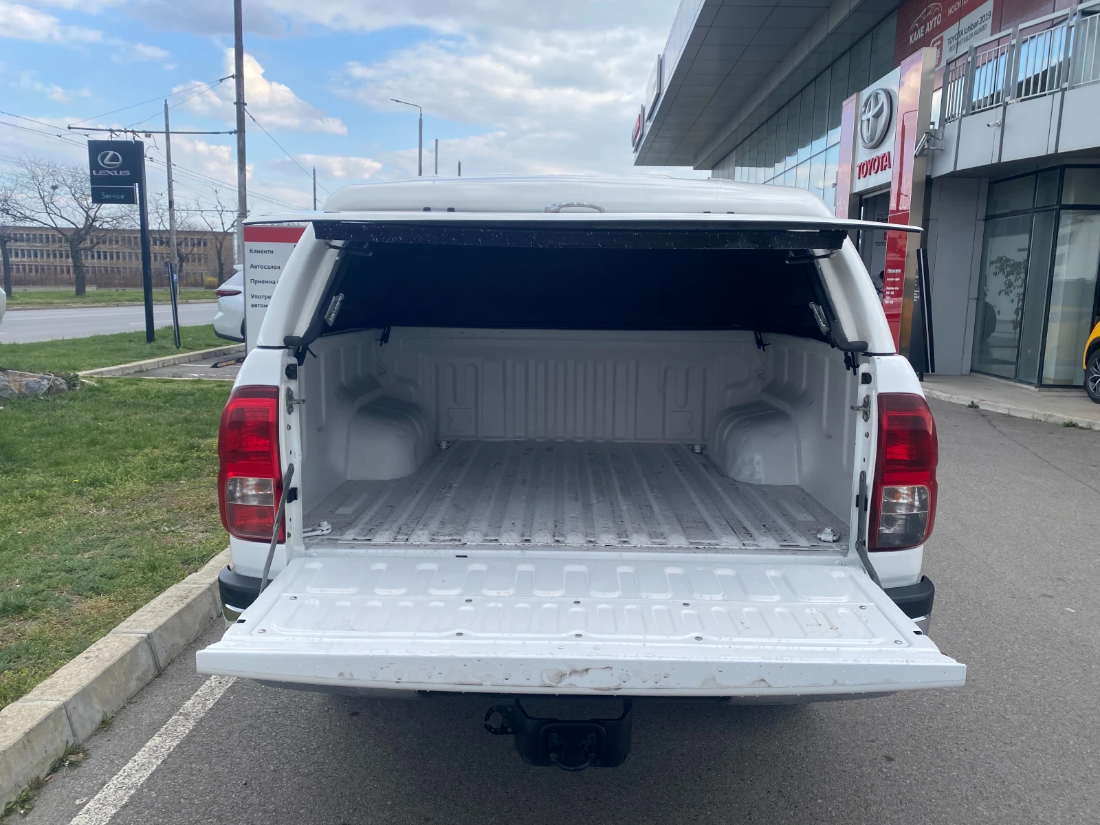 Toyota Hilux 2.4 D, MT, снимка 9 - Автомобили и джипове - 53997460