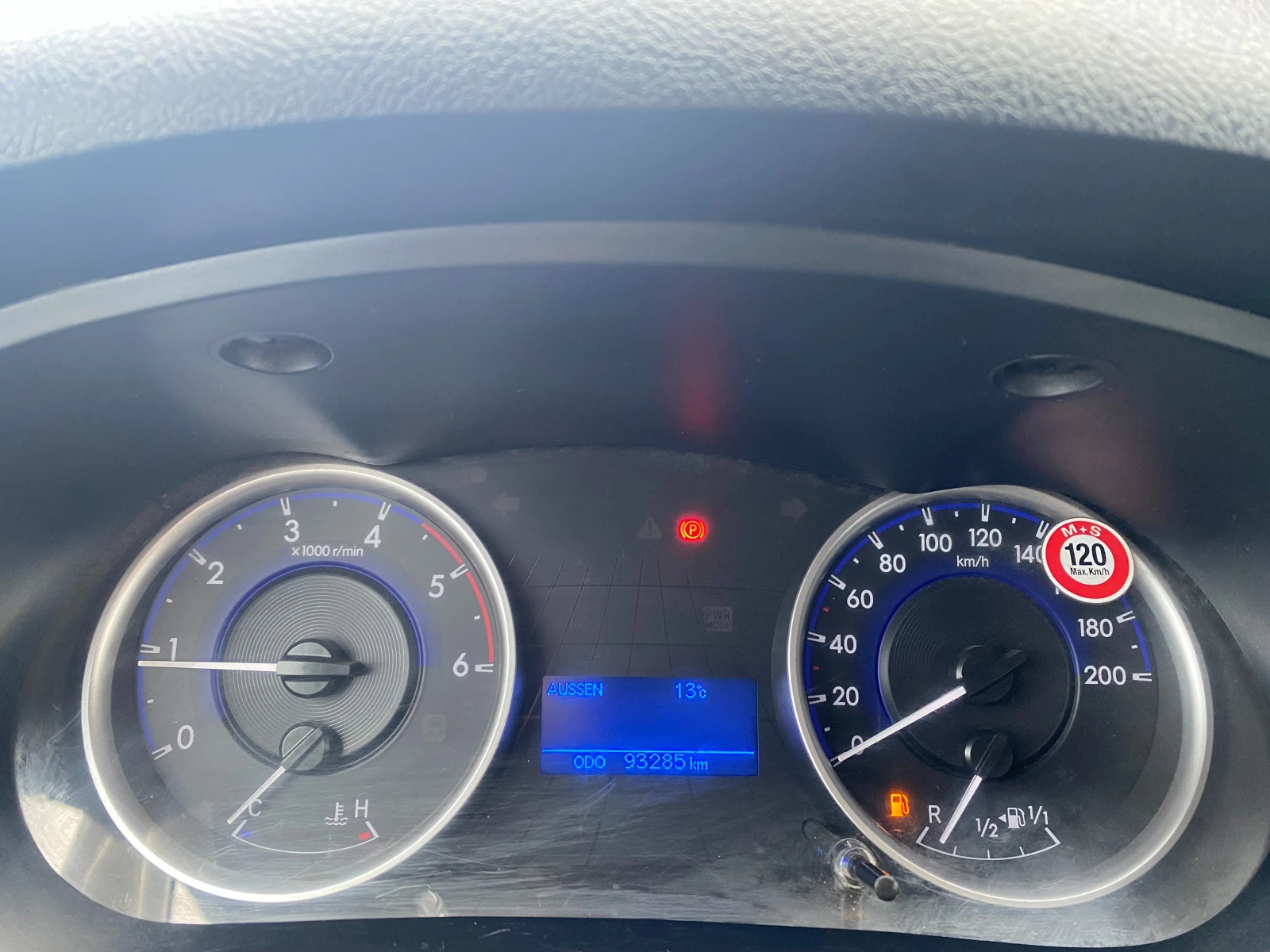 Toyota Hilux 2.4 D, MT, снимка 16 - Автомобили и джипове - 53997460