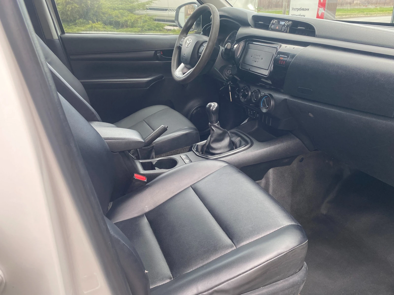 Toyota Hilux 2.4 D, MT, снимка 12 - Автомобили и джипове - 53997460