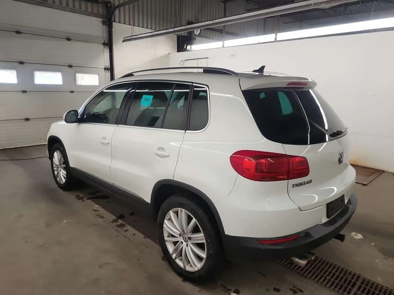 VW Tiguan * COMFORTLINE * 2 КЛЮЧА * КАМЕРА* ШИБИДАХ* , снимка 4 - Автомобили и джипове - 54107144