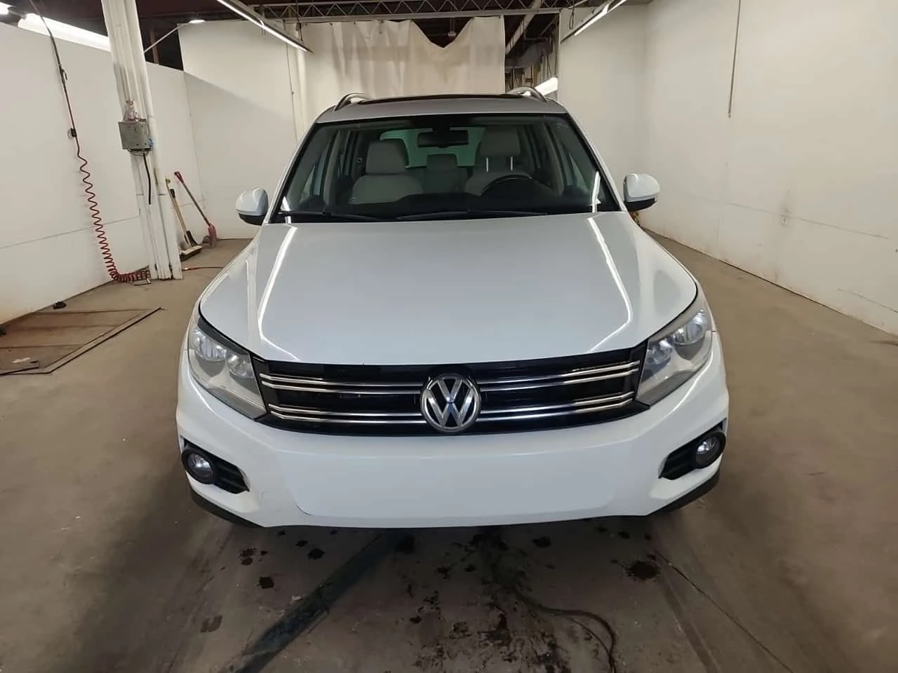 VW Tiguan * COMFORTLINE * 2 КЛЮЧА * КАМЕРА* ШИБИДАХ* , снимка 5 - Автомобили и джипове - 54107144