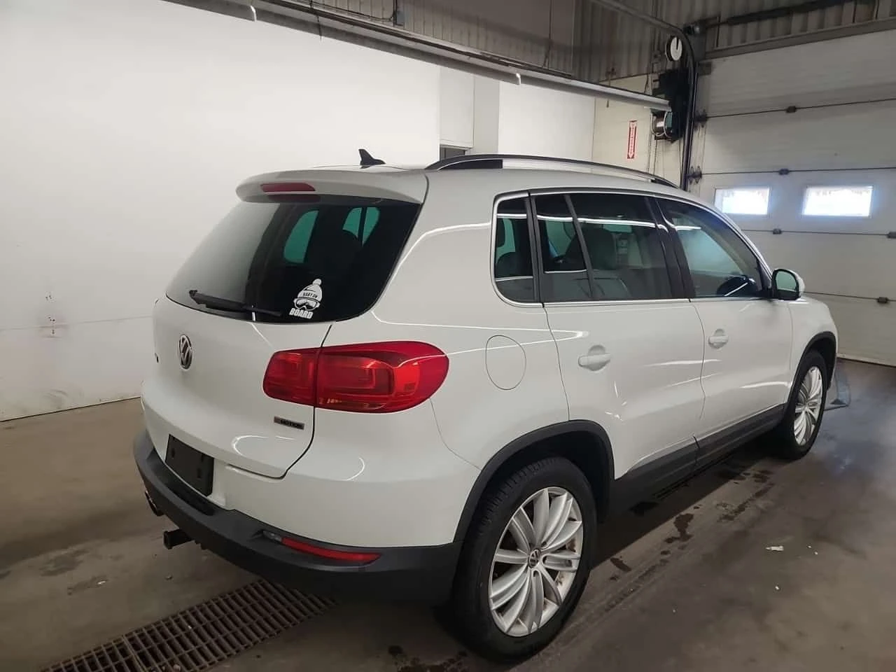 VW Tiguan * COMFORTLINE * 2 КЛЮЧА * КАМЕРА* ШИБИДАХ* , снимка 3 - Автомобили и джипове - 54107144