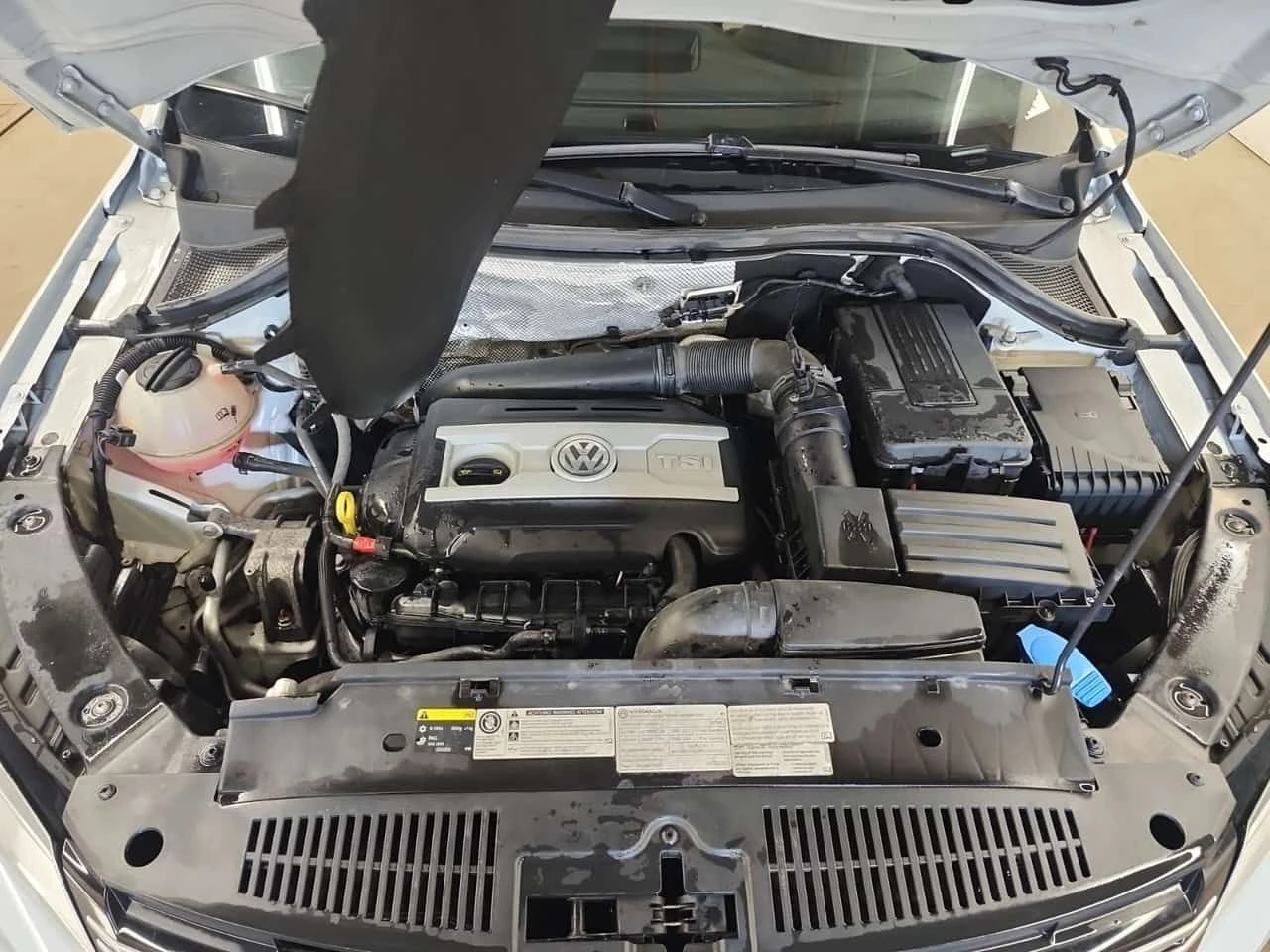 VW Tiguan * COMFORTLINE * 2 КЛЮЧА * КАМЕРА* ШИБИДАХ* , снимка 17 - Автомобили и джипове - 54107144