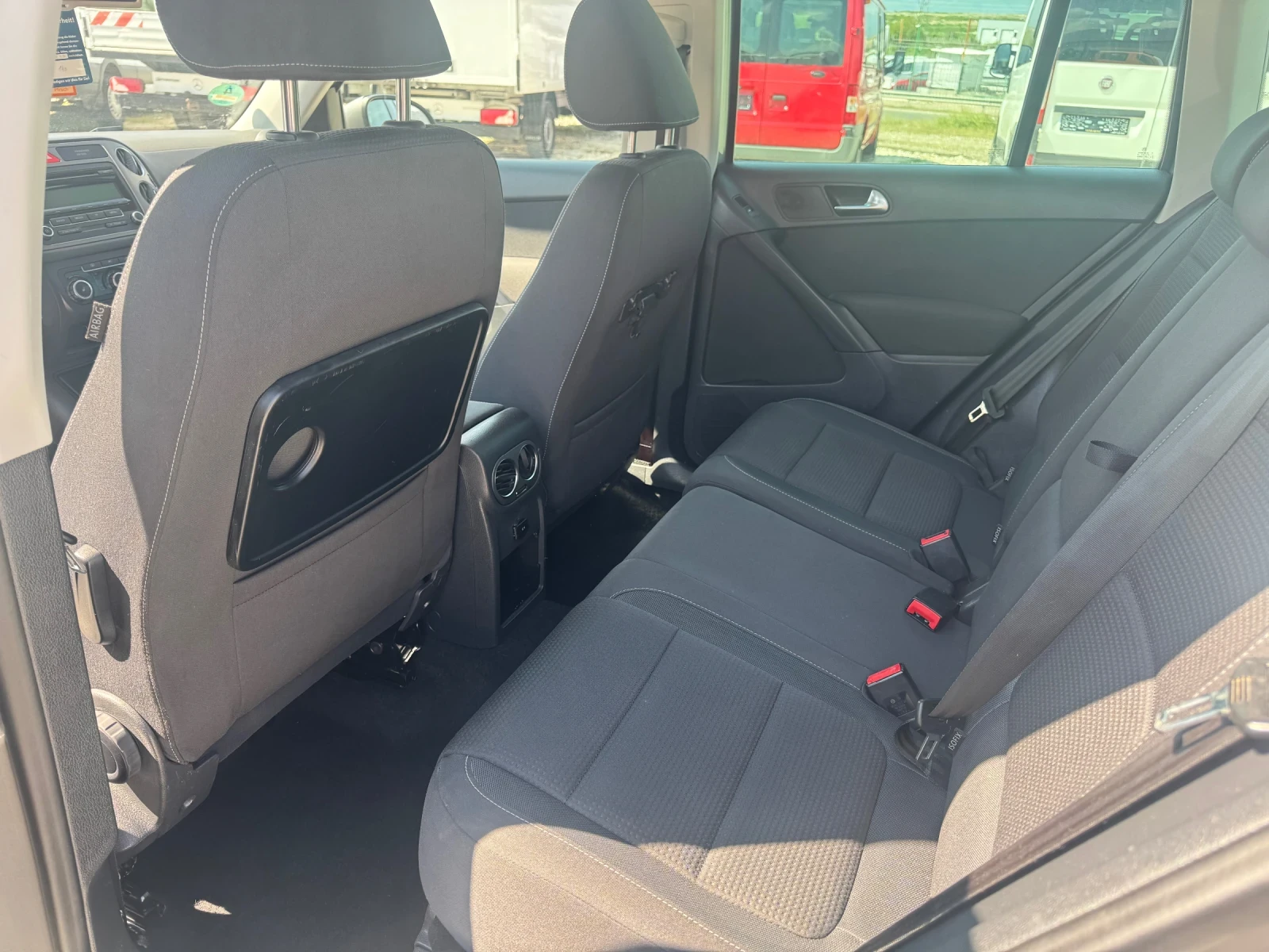 VW Tiguan 2.0TSI 4x4 ЛИЗИНГ!!!, снимка 10 - Автомобили и джипове - 54254006