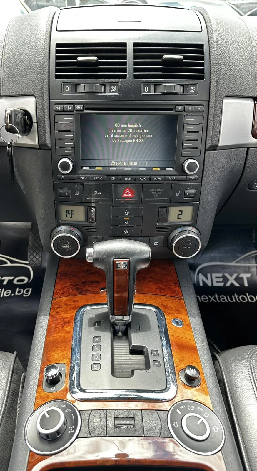 VW Touareg 2.5TDI 174HP 4MOTION КОЖА ПОДГРЕВ, снимка 11 - Автомобили и джипове - 54598283