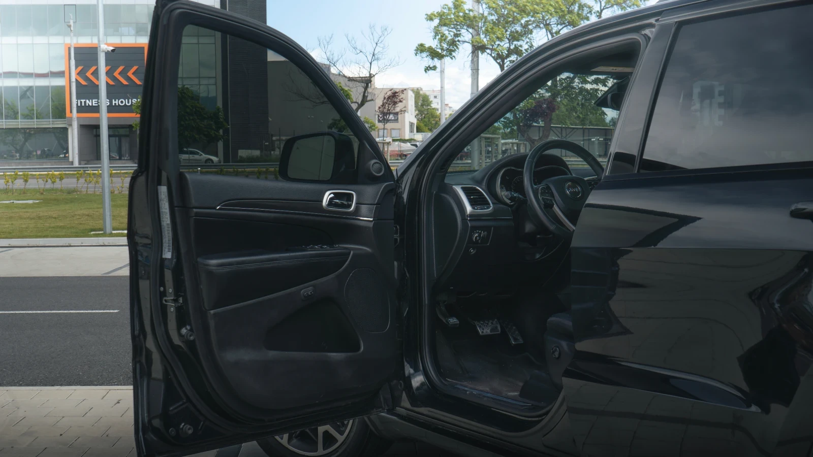 Jeep Grand cherokee 5.7 STERLING EDITION, снимка 13 - Автомобили и джипове - 54645762