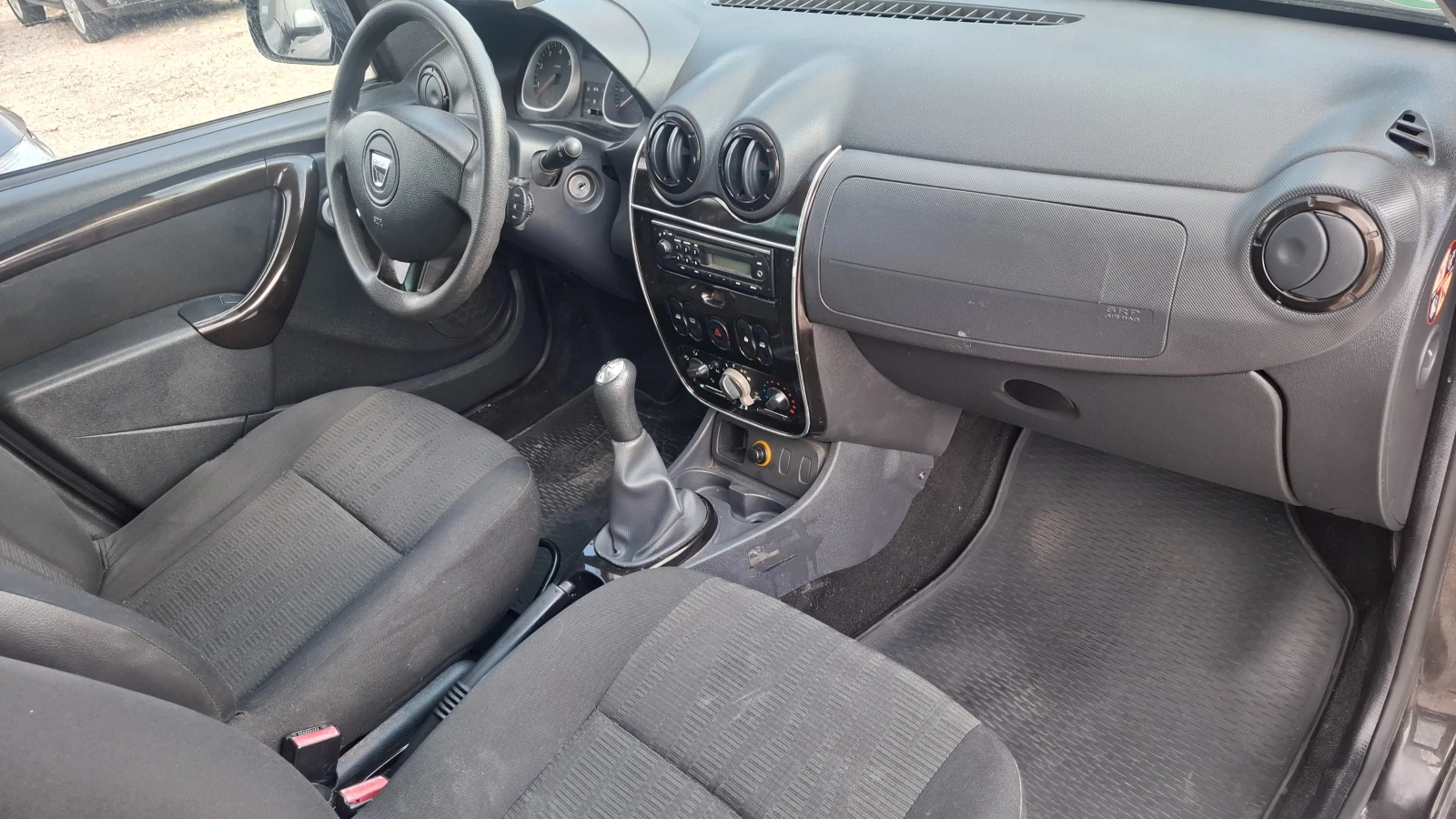 Dacia Duster 1.6i , снимка 9 - Автомобили и джипове - 54849322