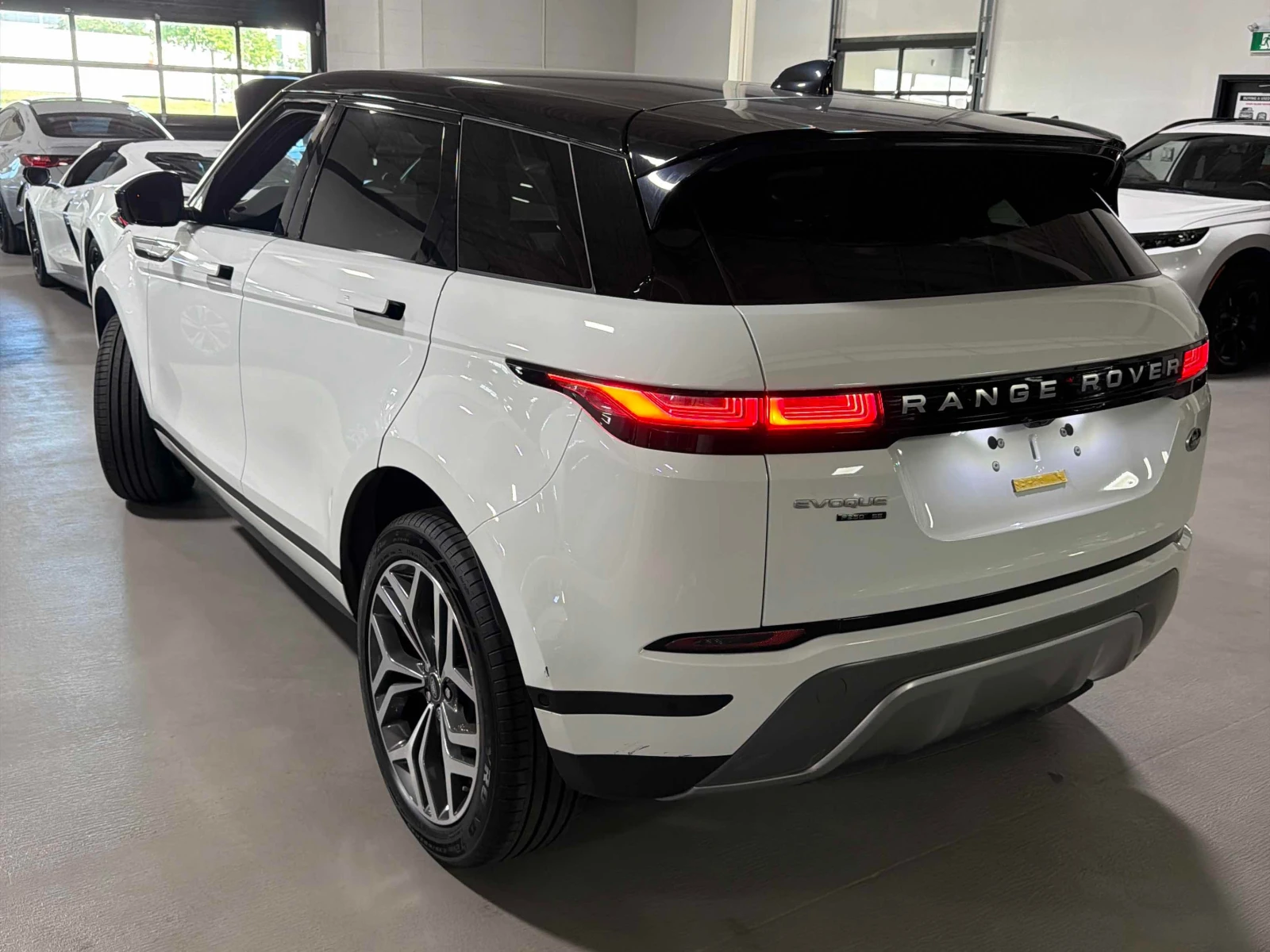 Land Rover Range Rover Evoque * SE * CARFAX * ЦЕНА ДО БГ, снимка 3 - Автомобили и джипове - 55940650