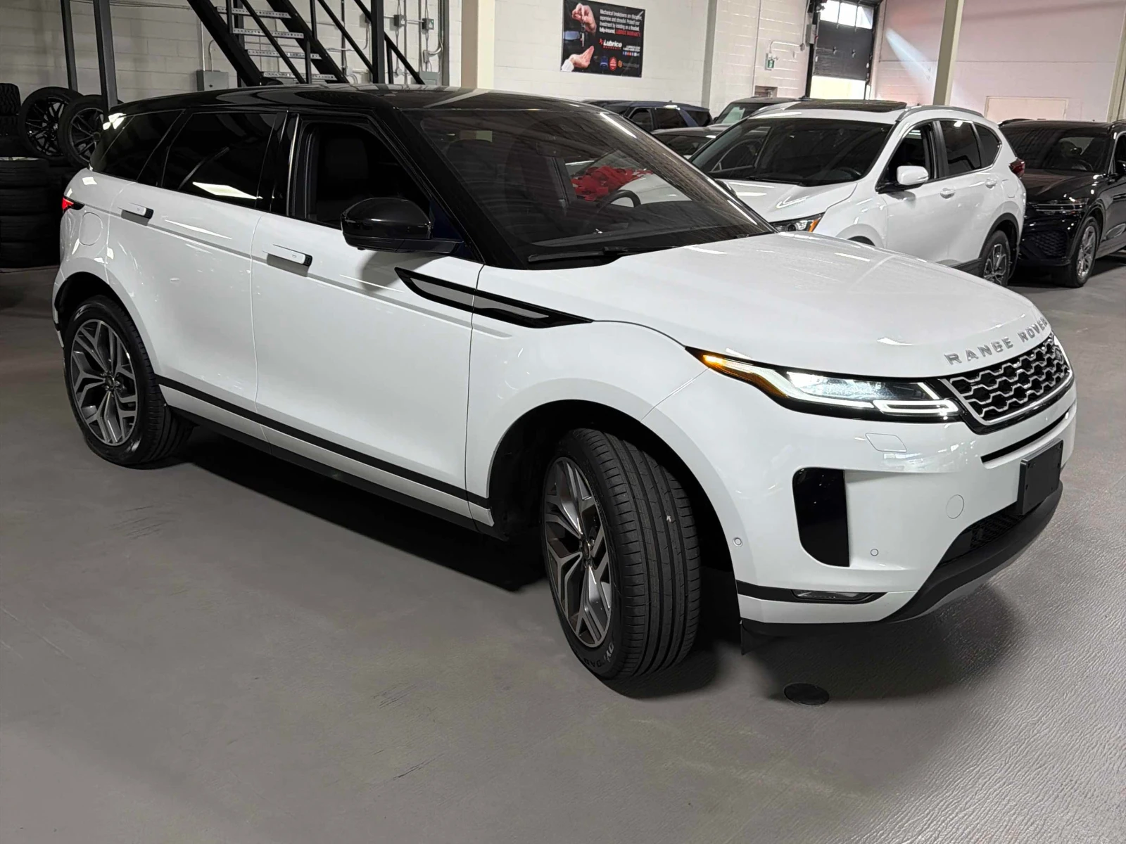 Land Rover Range Rover Evoque * SE * CARFAX * ЦЕНА ДО БГ, снимка 2 - Автомобили и джипове - 55940650