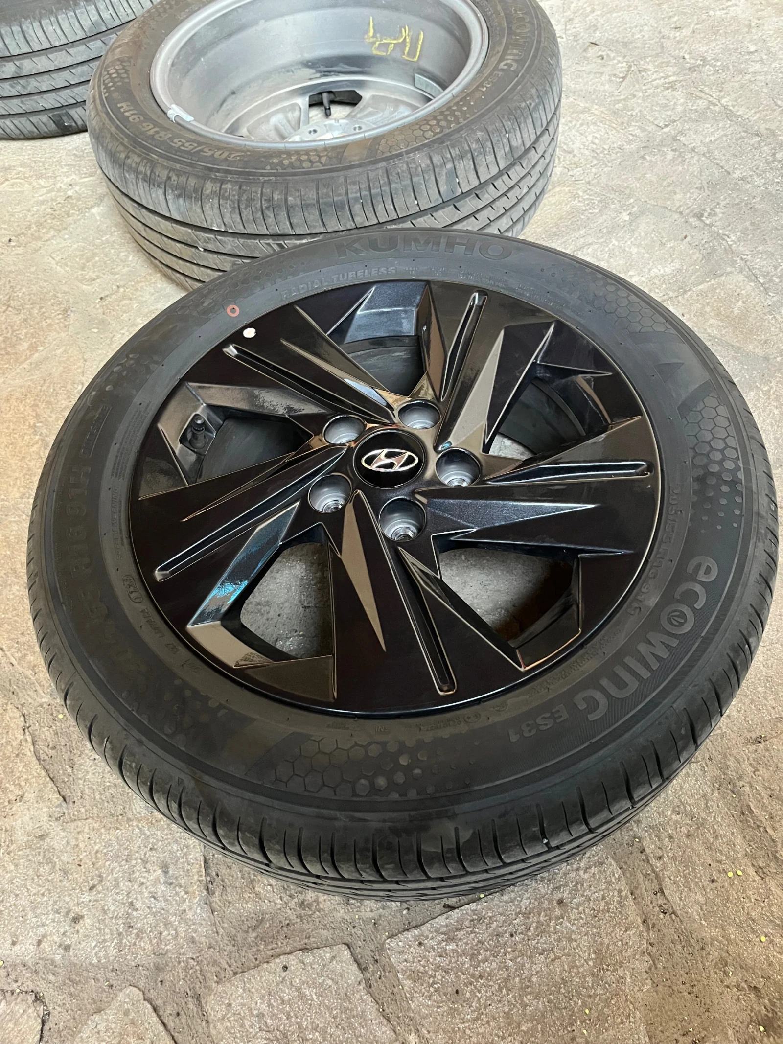 Гуми с джанти Kumho 205/55R16, снимка 6 - Гуми и джанти - 54839853