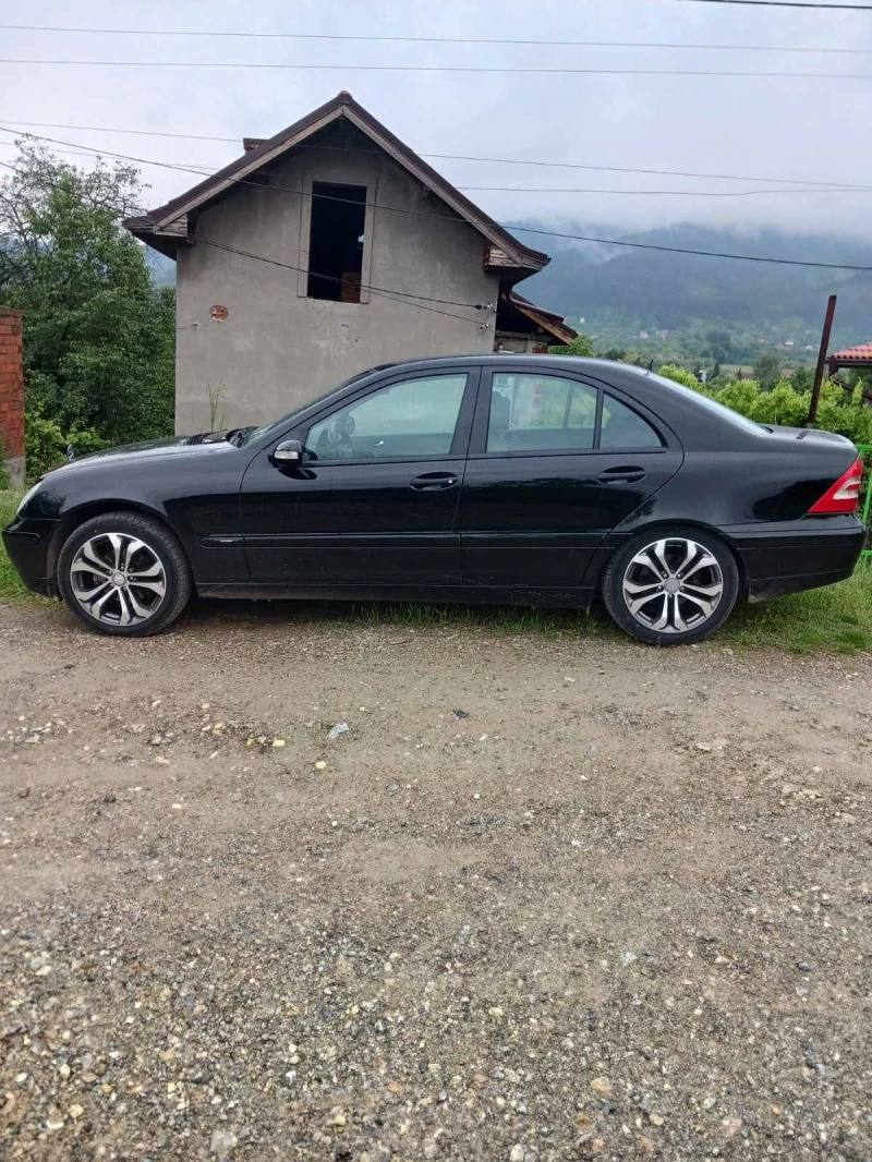 Mercedes-Benz C 180, снимка 3 - Автомобили и джипове - 48227503