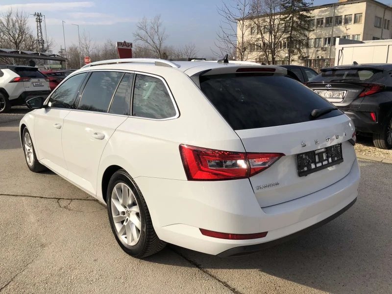 Skoda Superb 2.0TDi * DSG* Massage* Digital* Full Led* Ambient, снимка 5 - Автомобили и джипове - 48773514