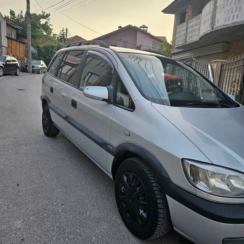 Opel Zafira 1.8 Газ, снимка 2 - Автомобили и джипове - 52877682