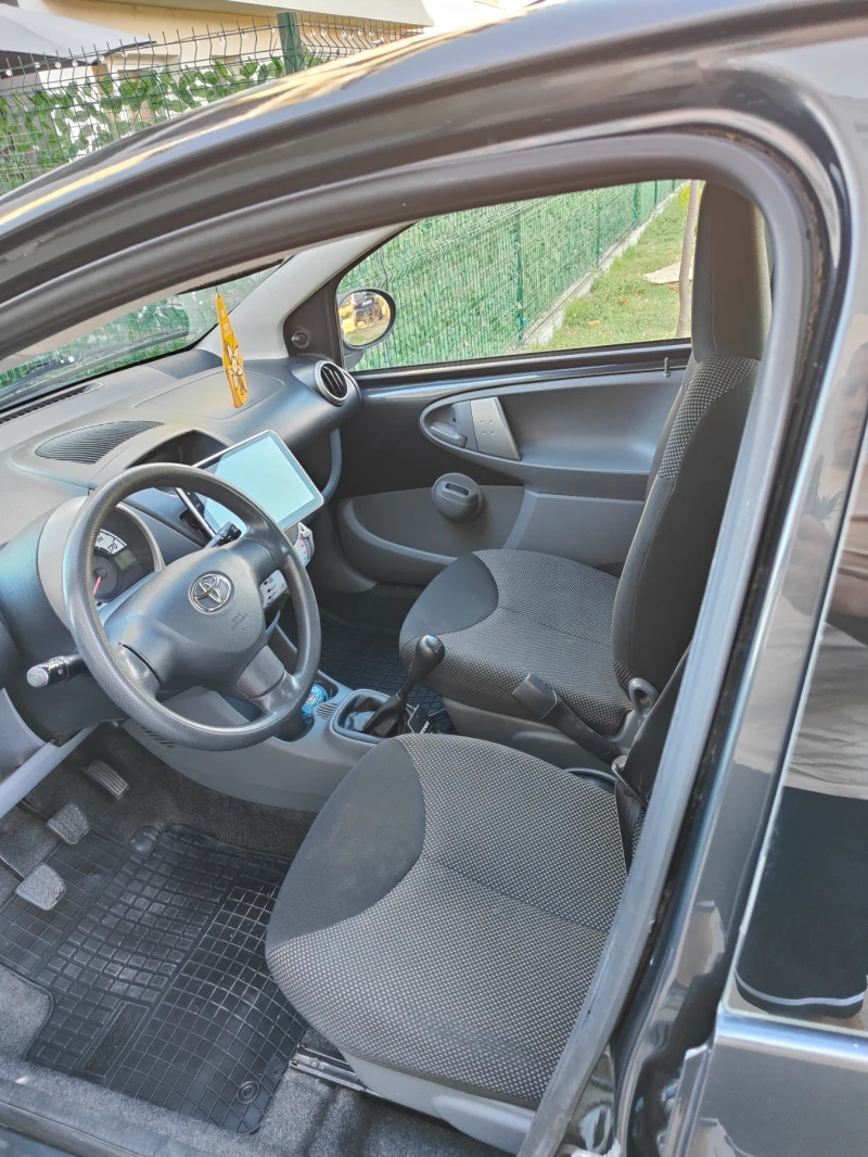 Toyota Aygo 1.0I, снимка 10 - Автомобили и джипове - 52570679