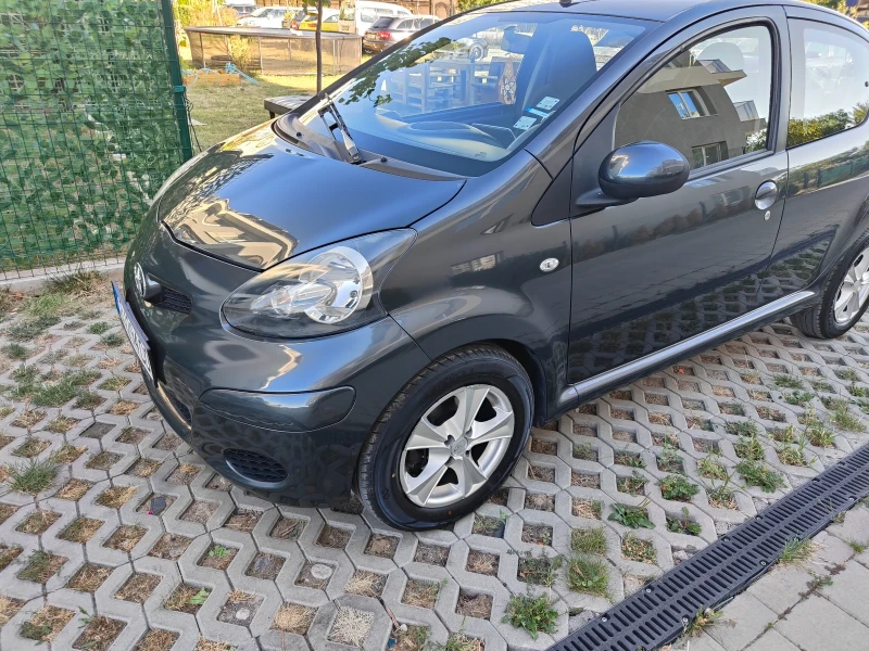 Toyota Aygo 1.0I, снимка 2 - Автомобили и джипове - 52570679