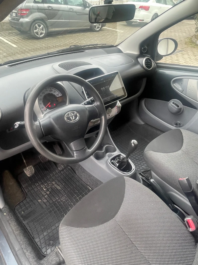 Toyota Aygo 1.0I, снимка 7 - Автомобили и джипове - 52973221