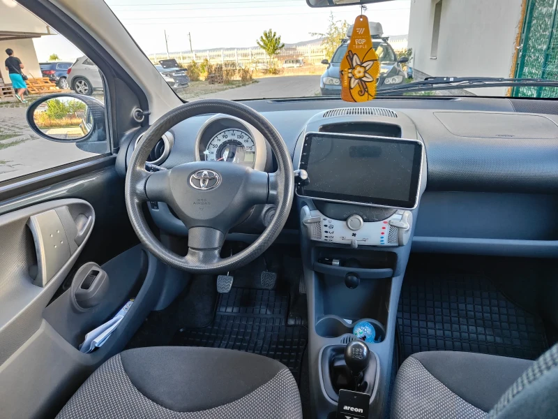 Toyota Aygo 1.0I, снимка 8 - Автомобили и джипове - 52570679