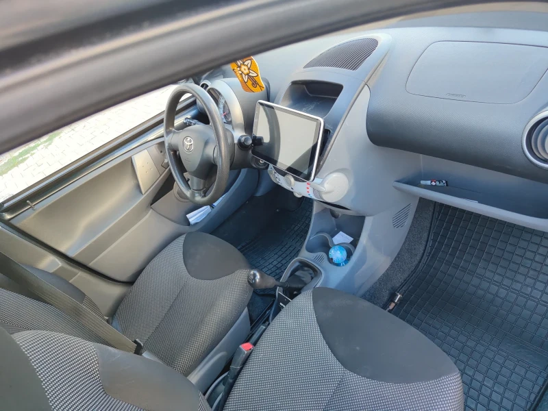 Toyota Aygo 1.0I, снимка 9 - Автомобили и джипове - 52570679