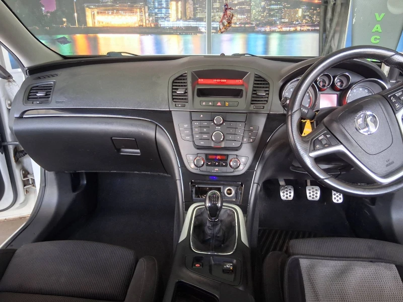 Opel Insignia седан, снимка 5 - Автомобили и джипове - 52527549