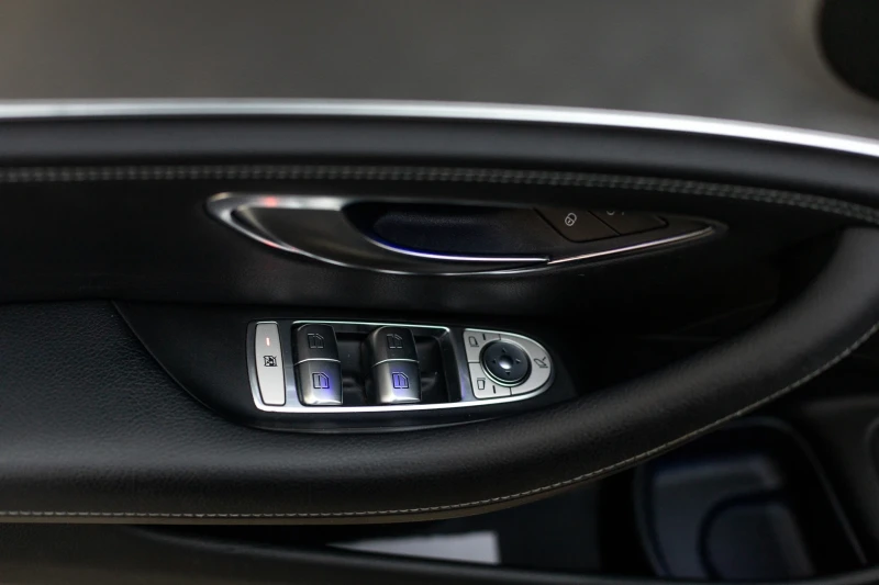 Mercedes-Benz E 220, снимка 10 - Автомобили и джипове - 52847519