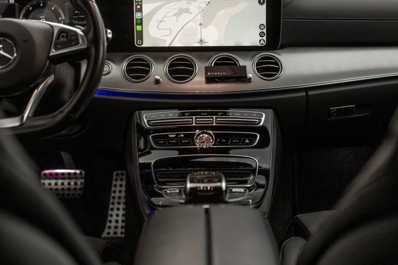 Mercedes-Benz E 220, снимка 11 - Автомобили и джипове - 52847519