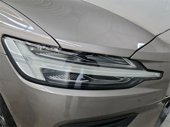 Volvo V60 D4 Momentum, снимка 17 - Автомобили и джипове - 56241591