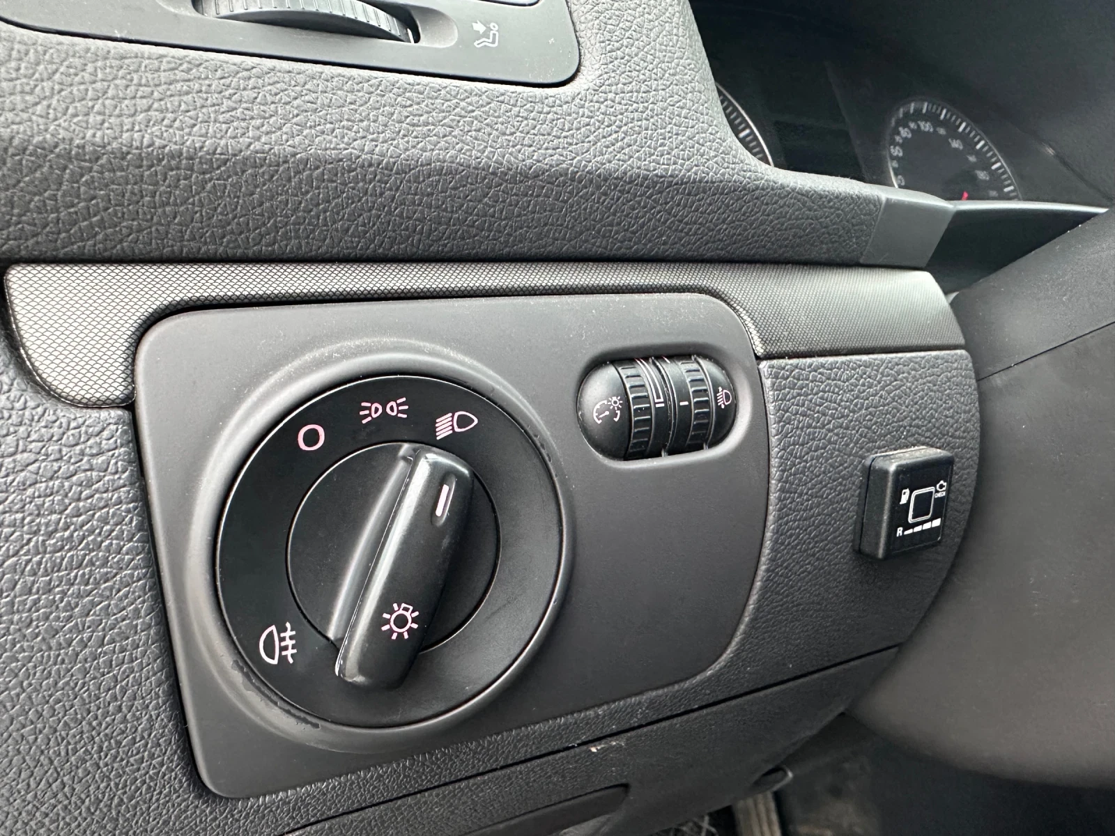 VW Golf 1.6i* Газ* Нави* Клима - изображение 10