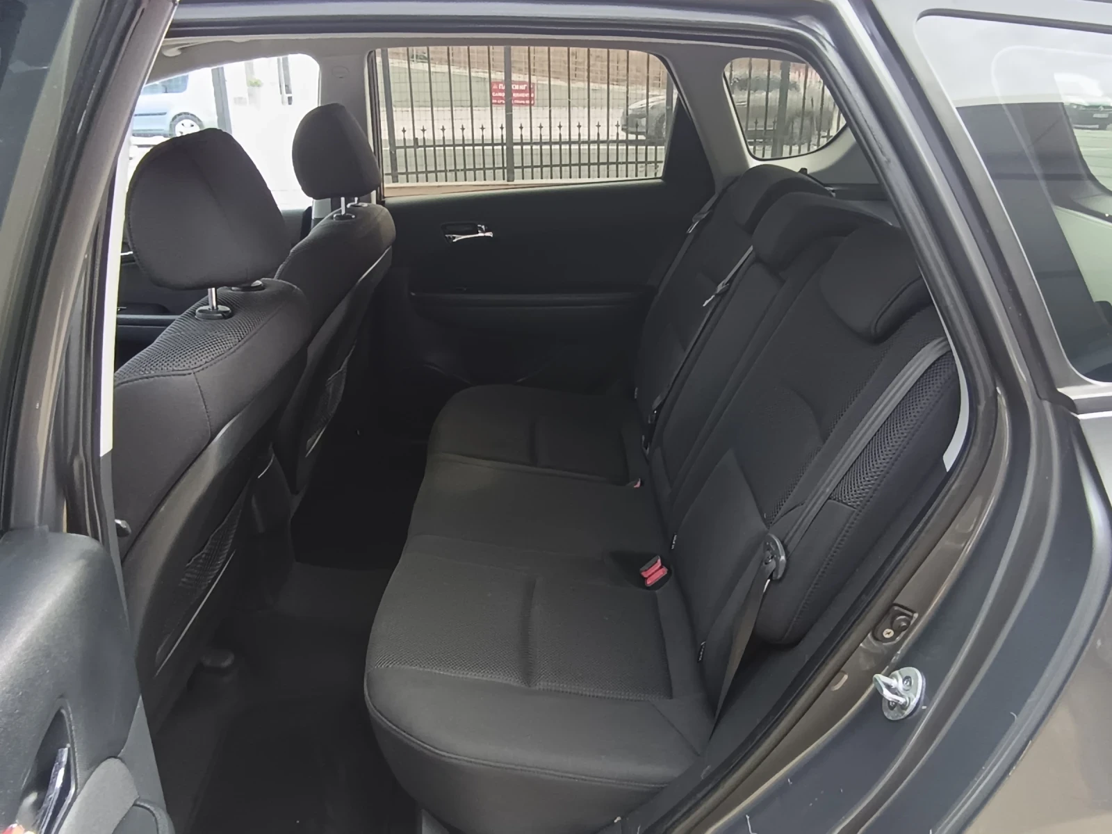 Hyundai I30 1.6crdi - изображение 10