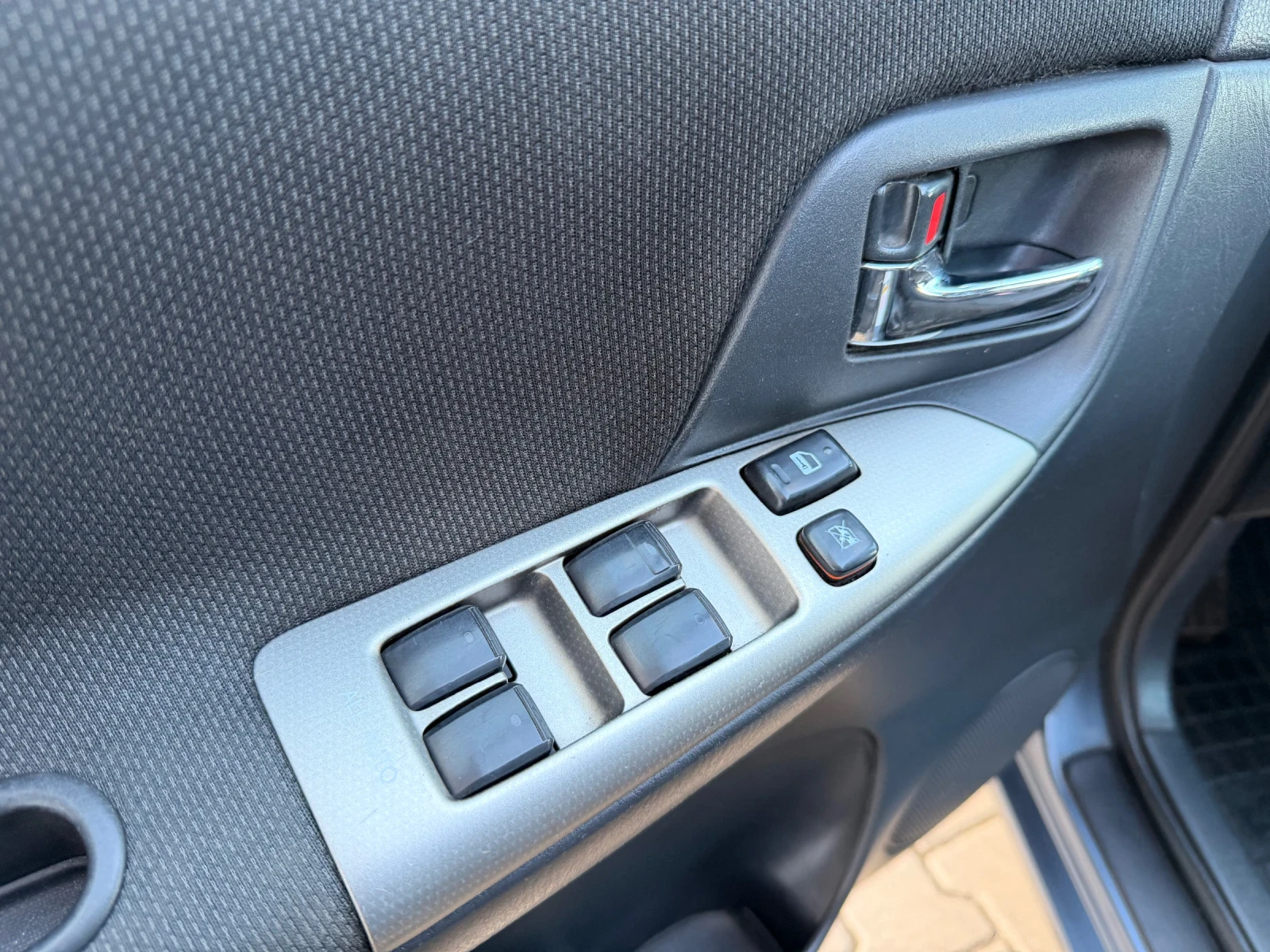 Toyota Corolla verso  КЛИМАТРОНИК , снимка 10 - Автомобили и джипове - 53788308