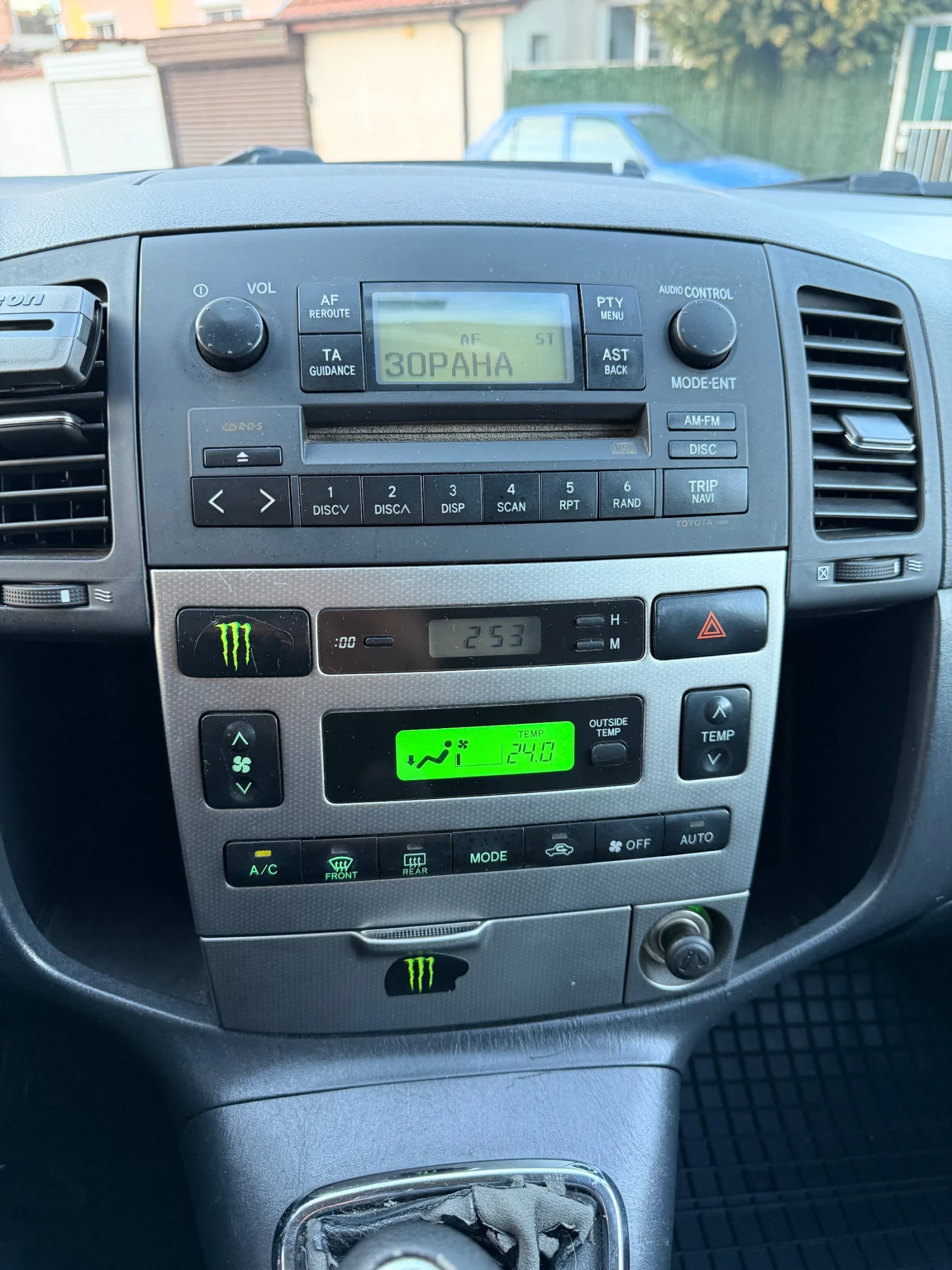 Toyota Corolla verso  КЛИМАТРОНИК , снимка 11 - Автомобили и джипове - 53788308